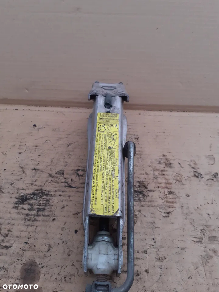 LEWAREK AUDI A3,A4,A6 8L0 011 031A - 3