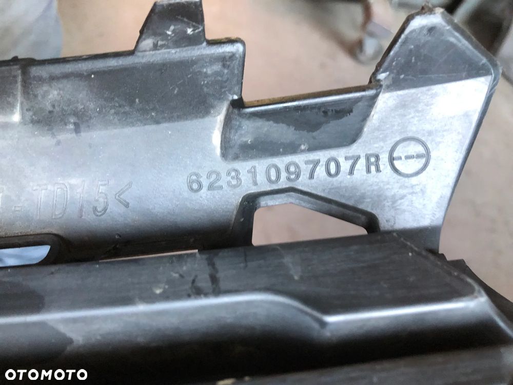RENAULT CAPTUR LIFT ATRAPA GRILL KRATKA ZDERZAKA 623109707R - 2