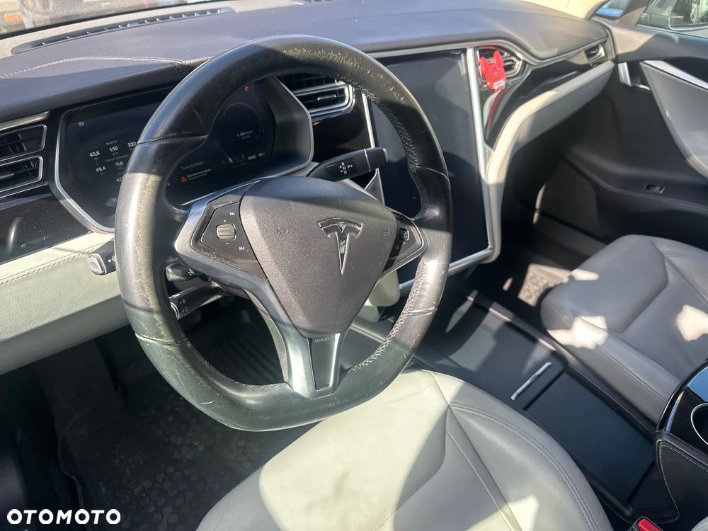 Tesla Model S - 15