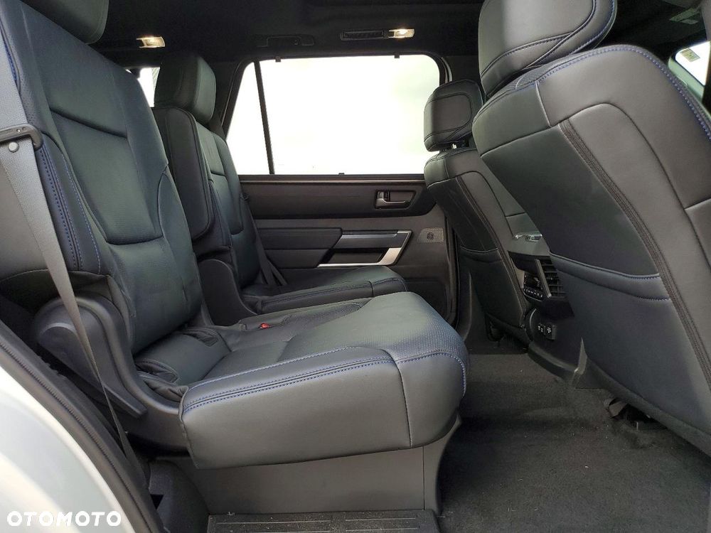 Toyota Sequoia - 9