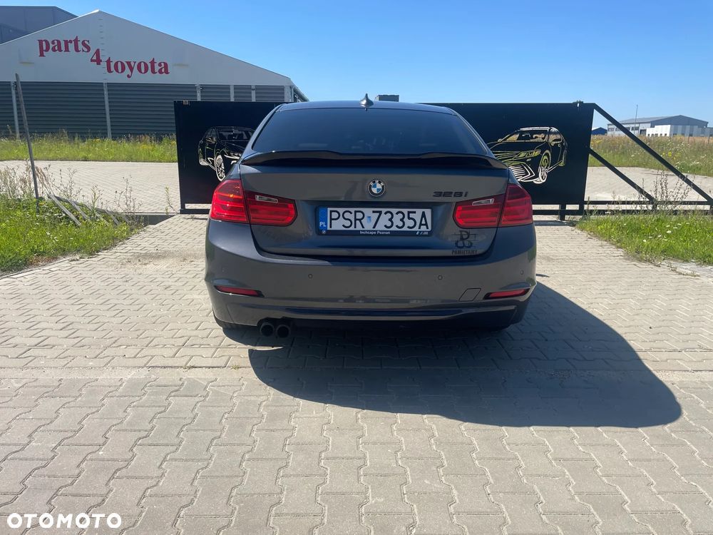 BMW Seria 3 328i - 9
