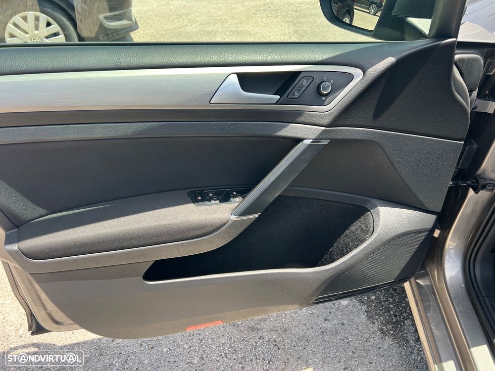 VW Golf 1.6 TDi Trendline DSG - 25