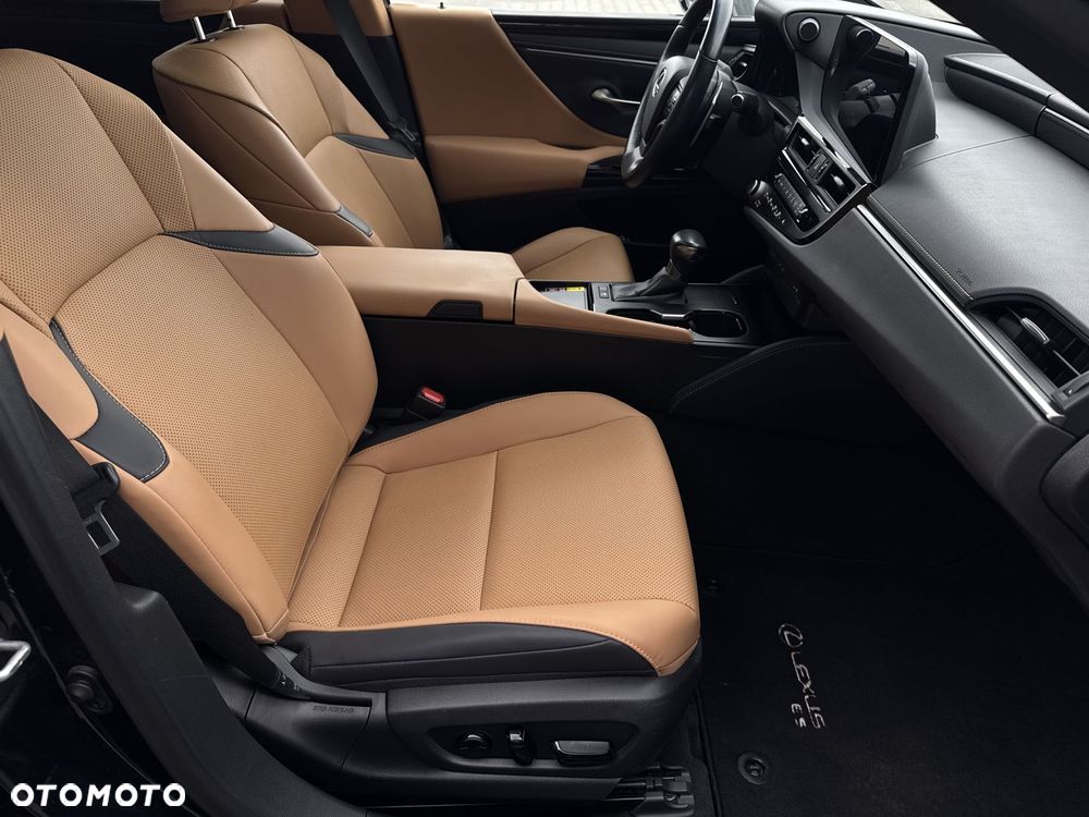 Lexus ES 300h Business Edition - 14