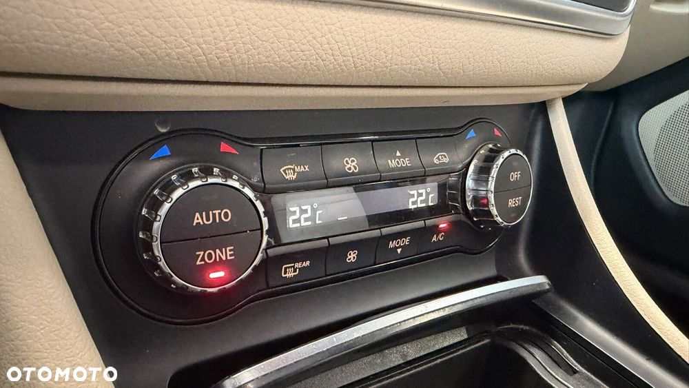 Mercedes-Benz GLA - 24