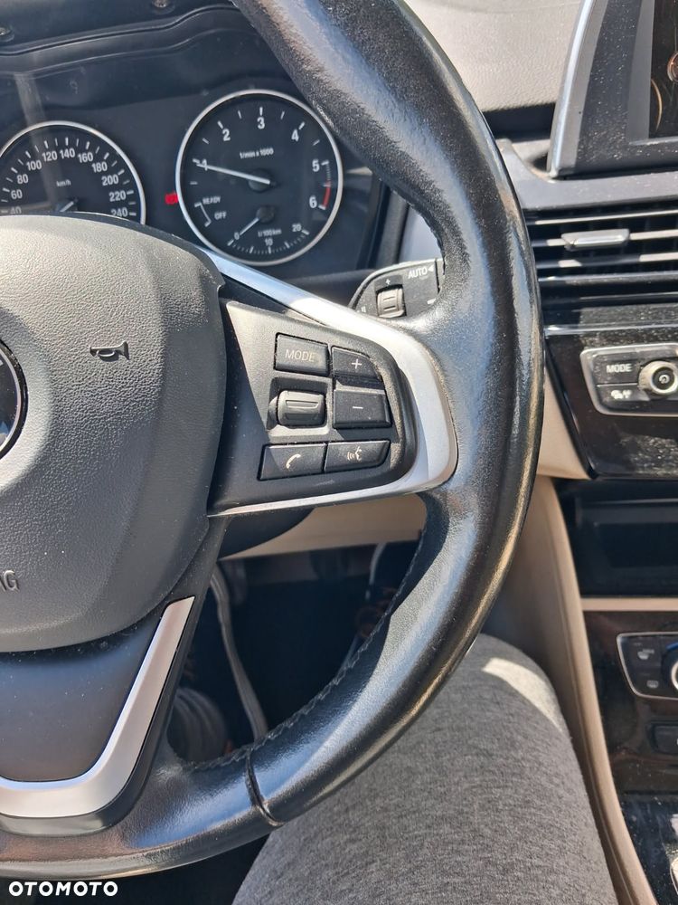 BMW Seria 2 216d - 9