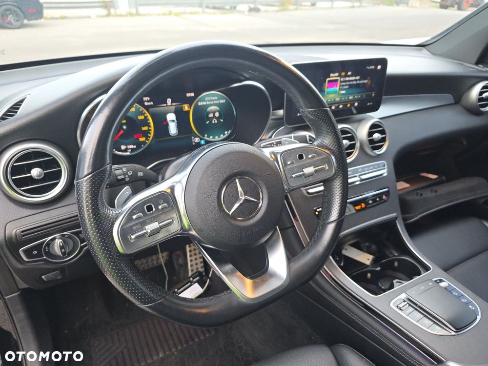 Mercedes-Benz GLC 300 4Matic 9G-TRONIC AMG Line - 11