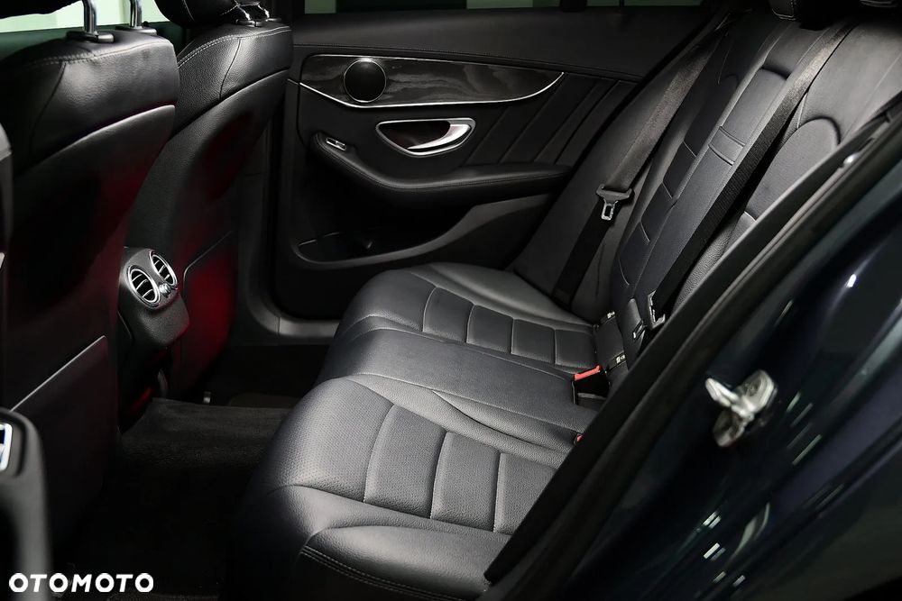 Mercedes-Benz Klasa C 180 AMG Line - 20