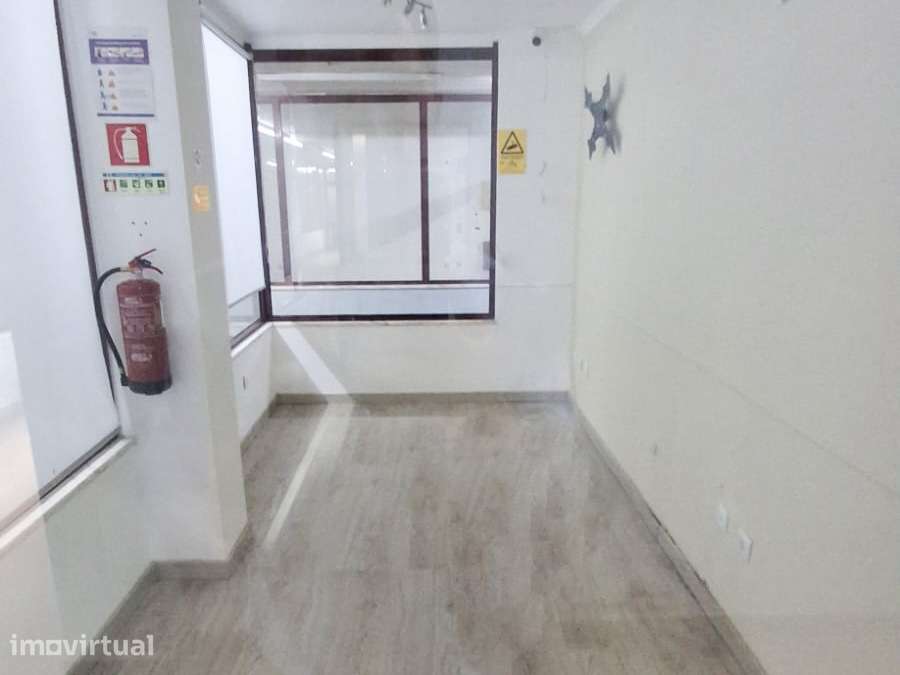 Loja para Venda no Centro Comercial 2000 em Viseu - Grande imagem: 2/3