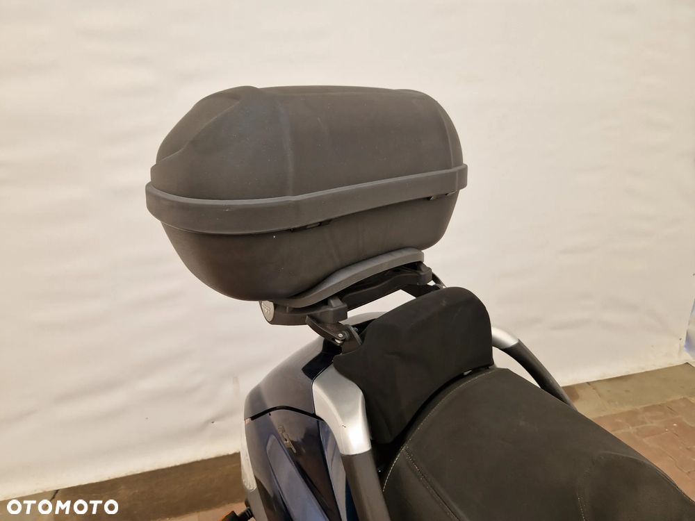 Piaggio MP-3 - 19