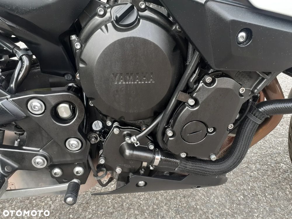 Yamaha XJ - 6