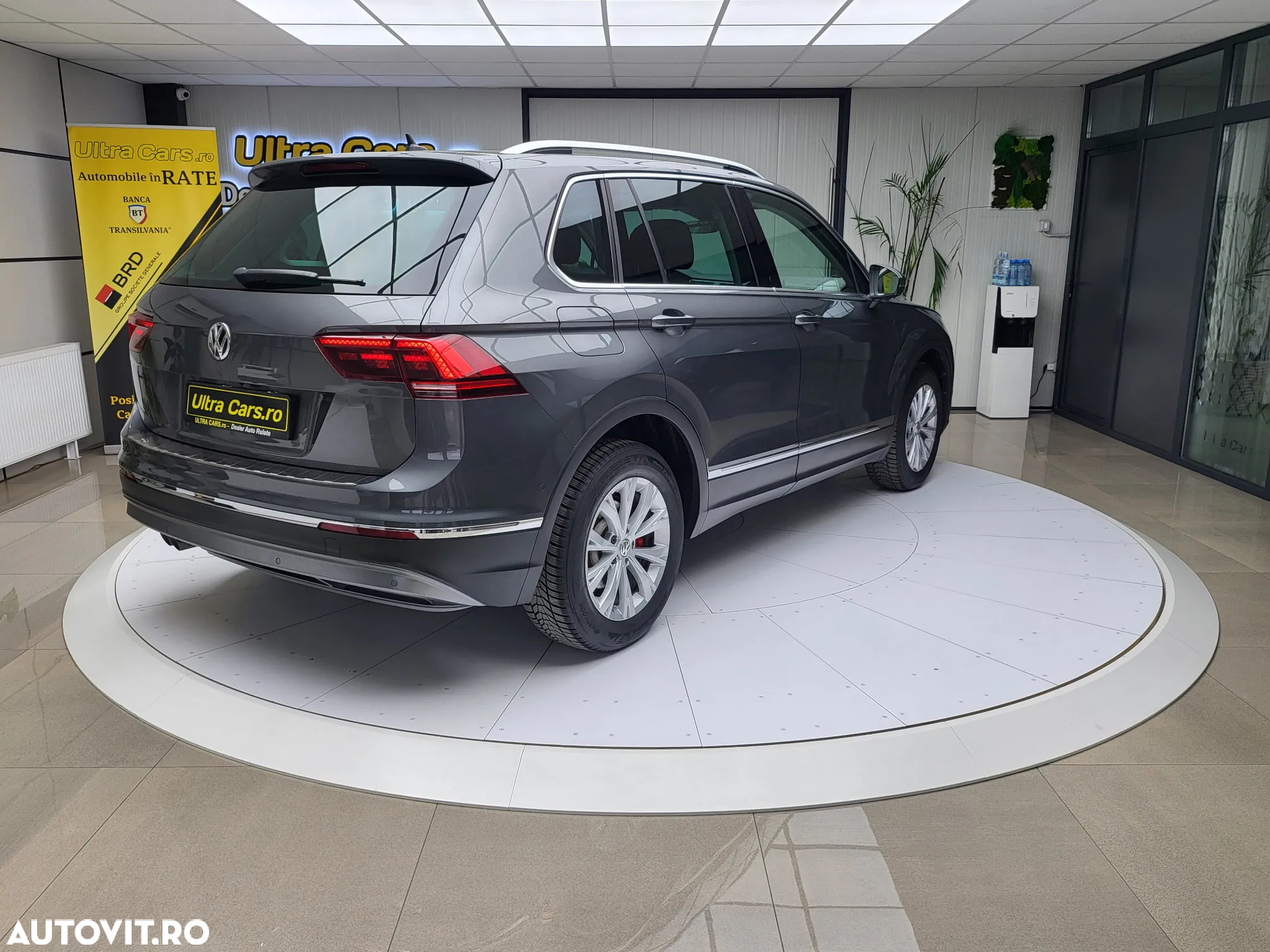 Volkswagen Tiguan 2.0 TDI DSG Elegance - 6