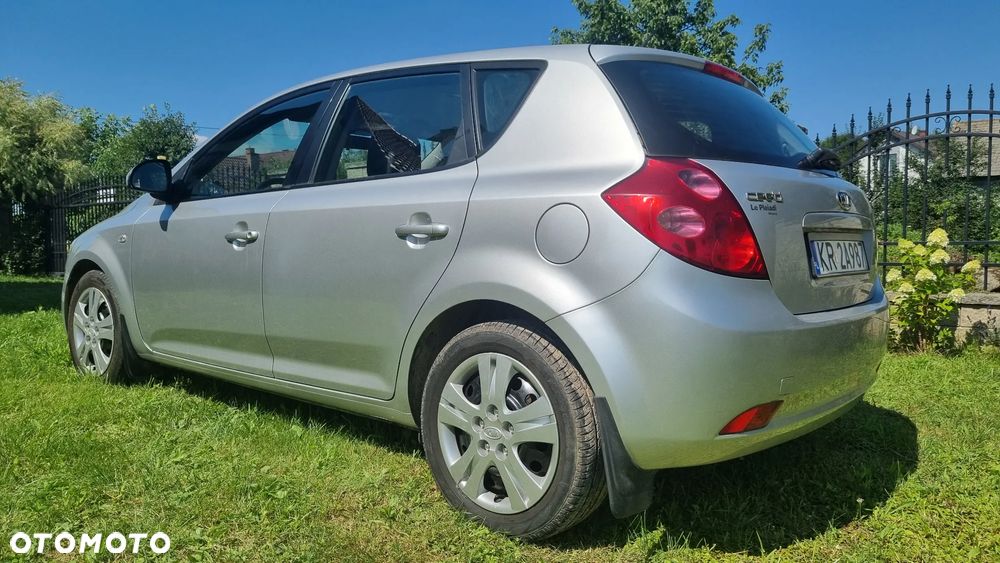 Kia Ceed - 10