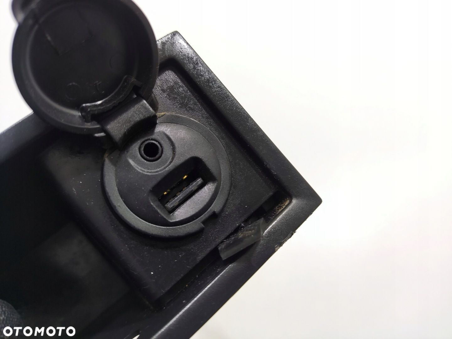 WYJŚCIE GNIAZDO PORT USB AUX PARTNER BERLINGO III 9688592177 2012-2018 - 5