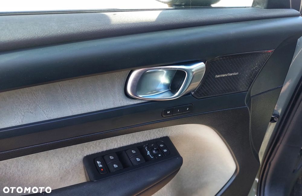 Volvo XC 40 B5 AWD Ultimate Dark - 17