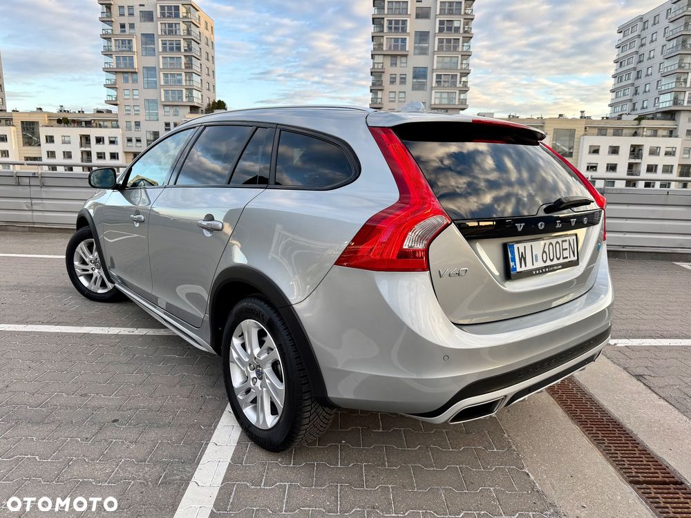 Volvo V60 Cross Country D3 Drive-E Momentum - 4
