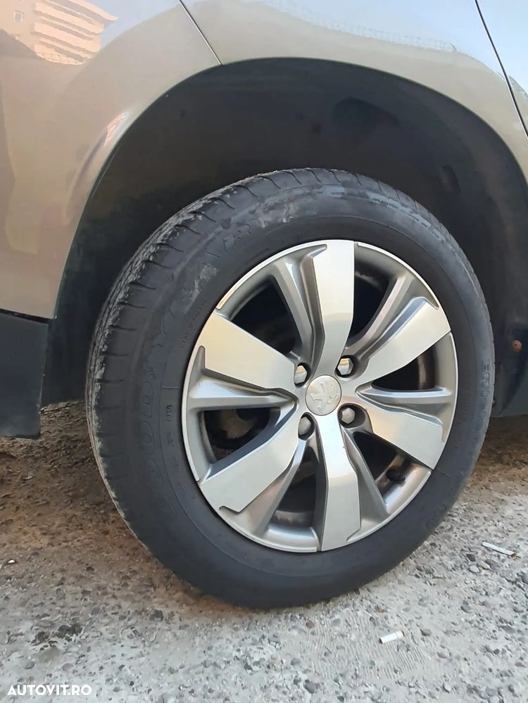 Peugeot 2008 1.6 e-HDi FAP STT Active - 12