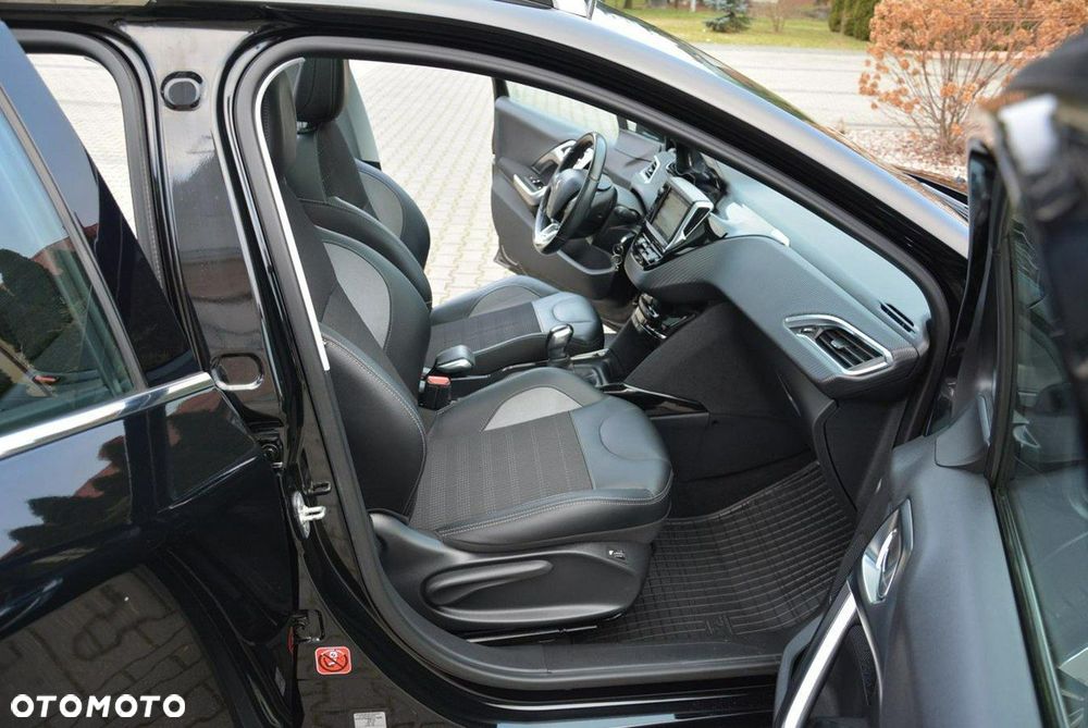 Peugeot 2008 1.2 Pure Tech GPF Allure S&S - 17