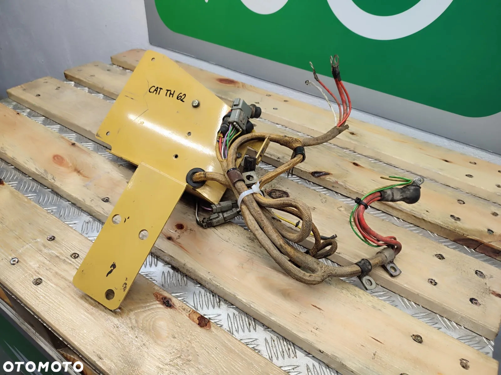 Wspornik 1374285 wiązka elektryczna CAT TH 62 - 7