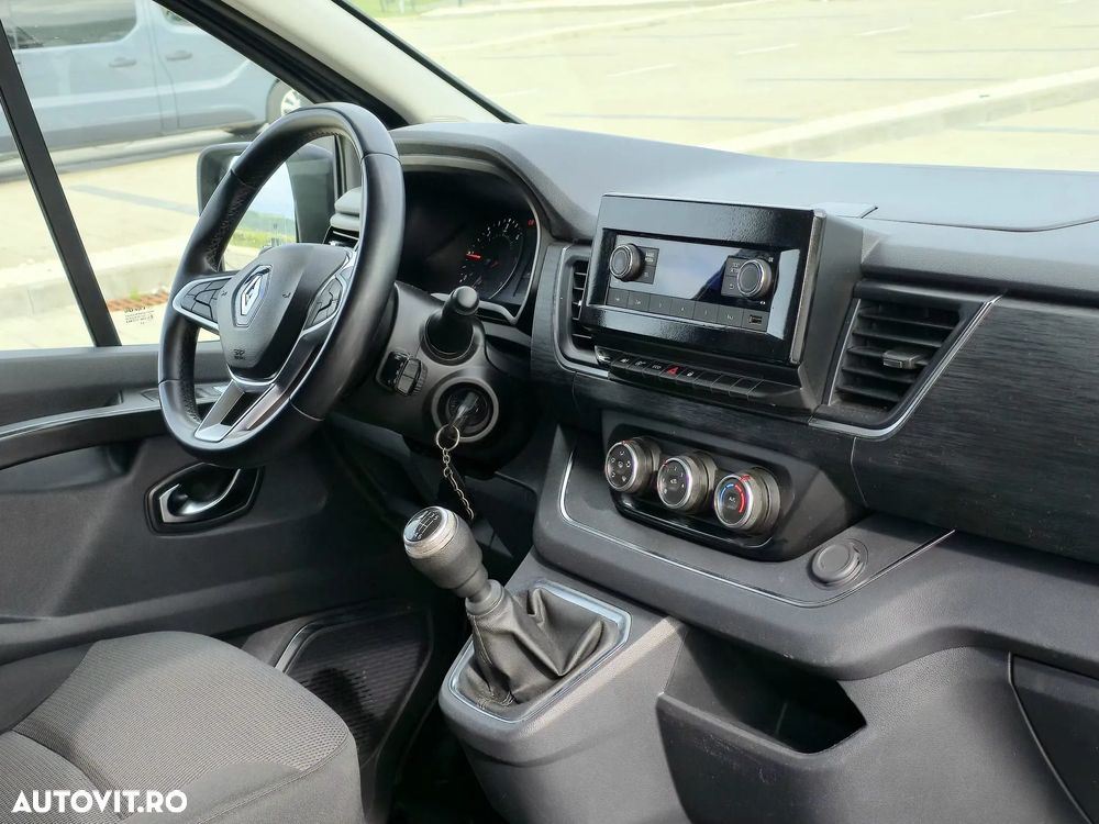 Renault Trafic - 12