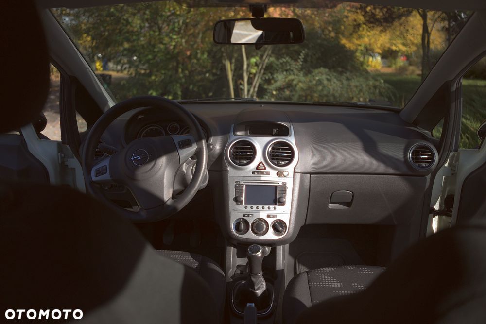 Opel Corsa 2011 photo 3