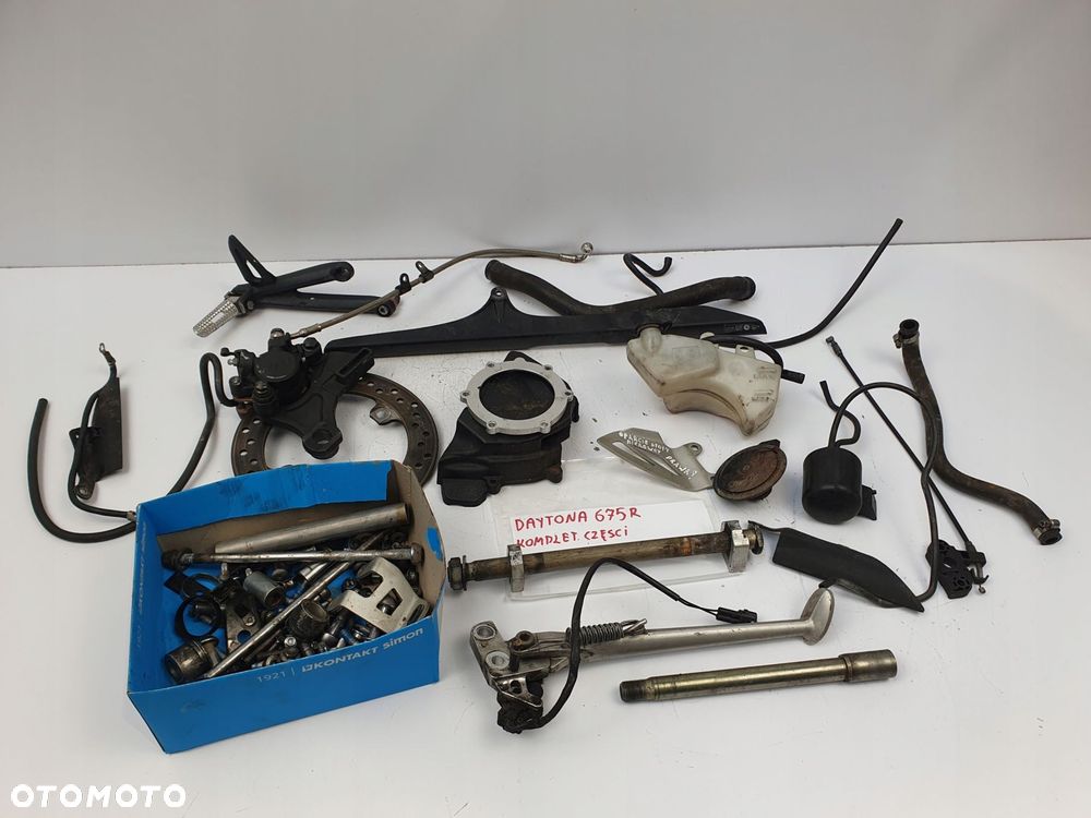 NAKRĘTKA ŚRUBA Triumph Daytona R 675 R 06-12 Szpilka zacisk tył rurka - 16