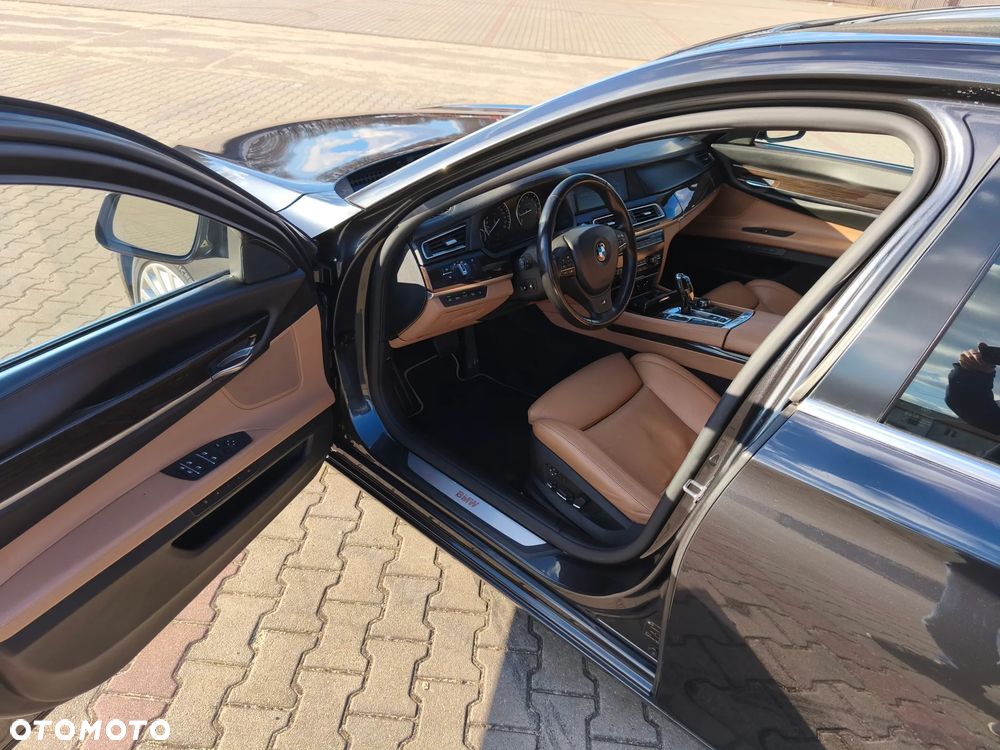 BMW Seria 7 750Li - 21
