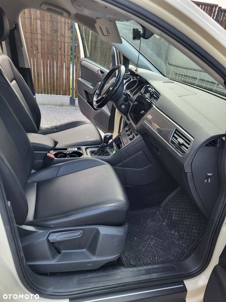 Volkswagen Touran - 14