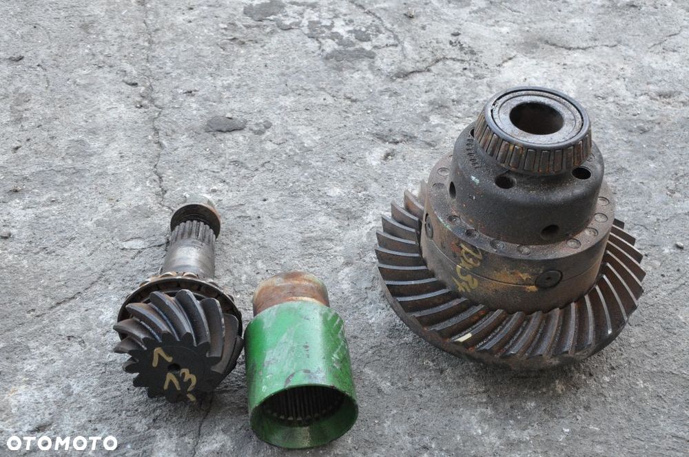 DYFERENCJAŁ WAŁEK ATAKUJĄCY WKŁAD MOSTU PRZOD  JOHN DEERE 6190R 6215R 6150R - 3