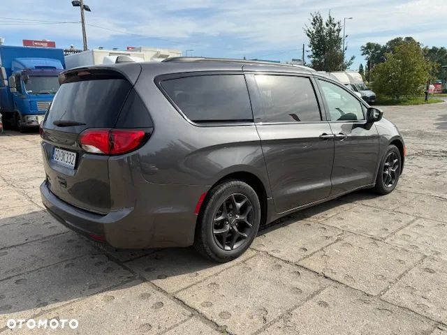 Chrysler Pacifica - 18