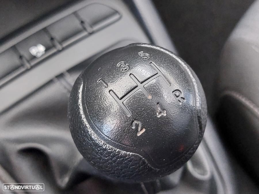 Kia Stonic 1.2 CVVT LX - 44