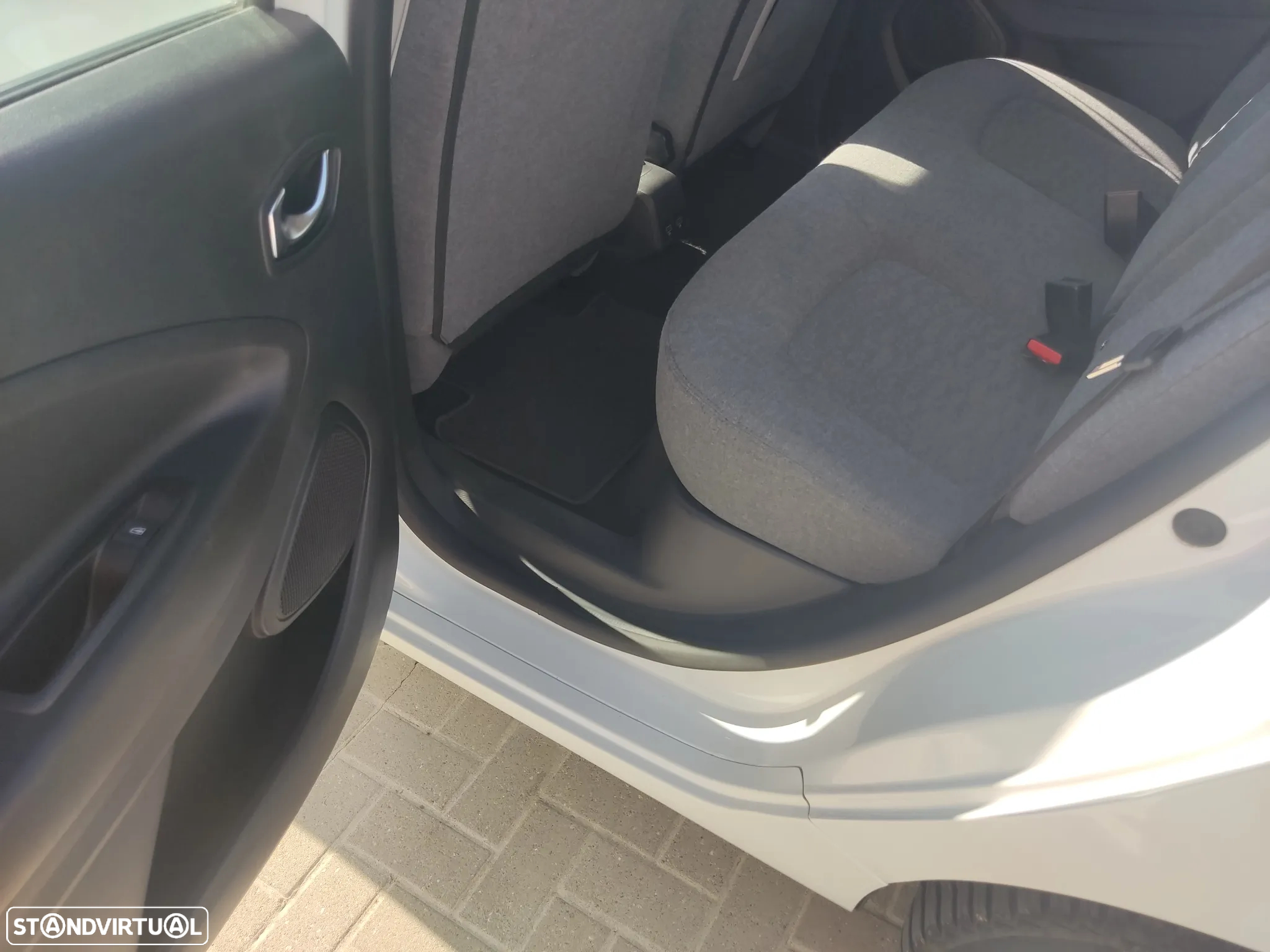 Renault Zoe (c/ Bateria) EV50 110hp Evolution - 17