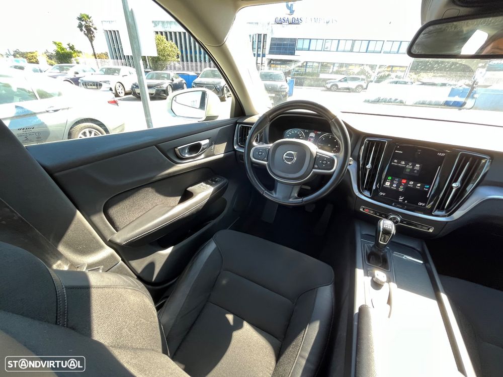 Volvo V60 2.0 D3 Momentum Plus - 53