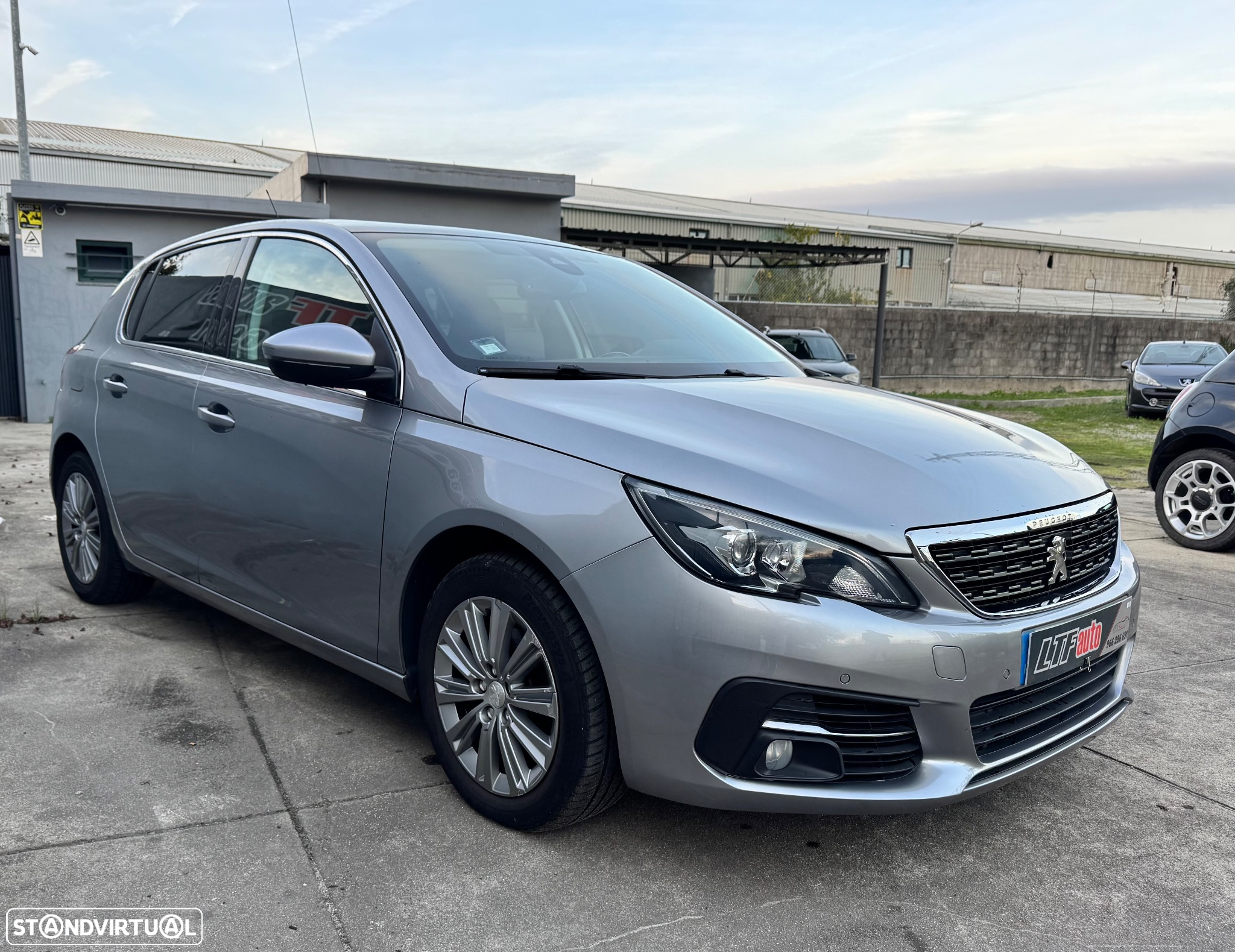 Peugeot 308 1.2 PureTech Allure Full LED - 2