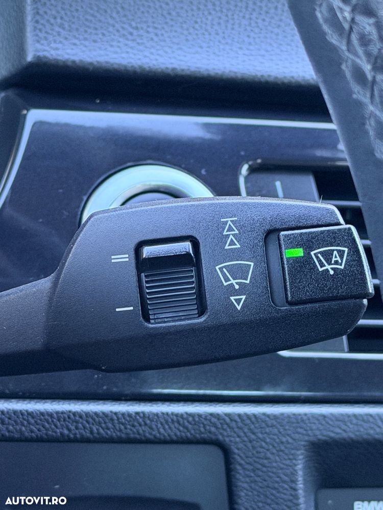 BMW Seria 3 320d DPF Touring Blue Performance Edition Sport - 30
