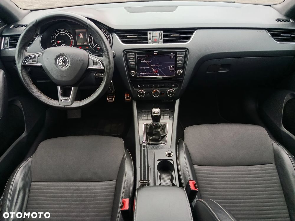 Skoda Octavia Combi 2.0 TDI RS - 26