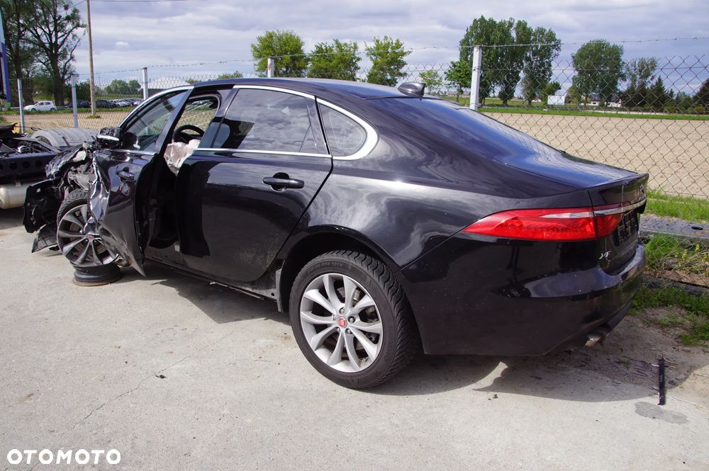 Auto na części 692106889 Jaguar XF X260 2017 2.0 d aj200 204DTA 180 km skrzynia ZF 8HP45 Santorini Black drzwi prawe błotnik lampa grill silnik skrzynia biegów klapa fotele lampy dpf  szyba lusterko deska wybierak pokrętło selektor skup aut - 11