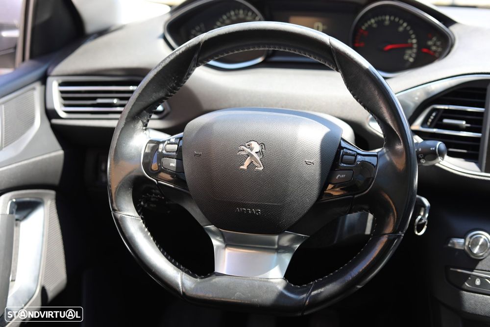Peugeot 308 SW 1.6 BlueHDi Allure — fotografia 23