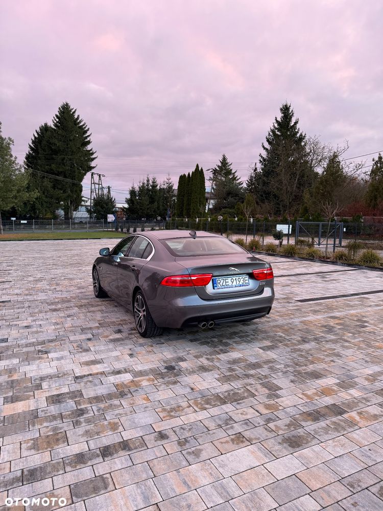 Jaguar XE 20d AWD Prestige - 9