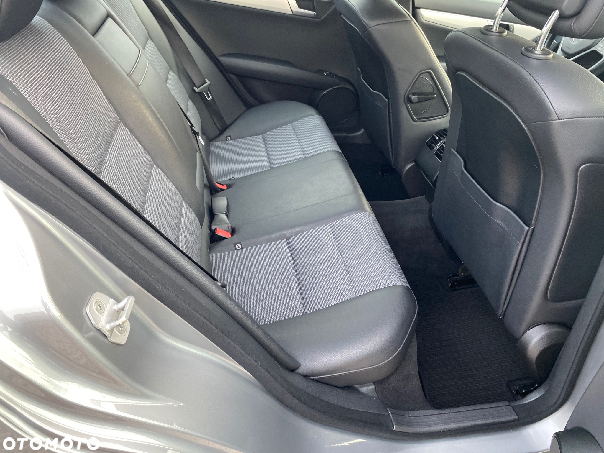 Mercedes-Benz Klasa C 180 (BlueEFFICIENCY) Avantgarde - 26