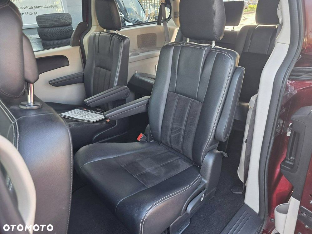 Dodge Grand Caravan - 26