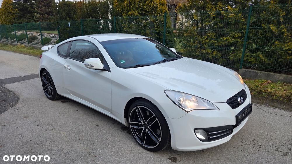 Hyundai Genesis Coupe - 33