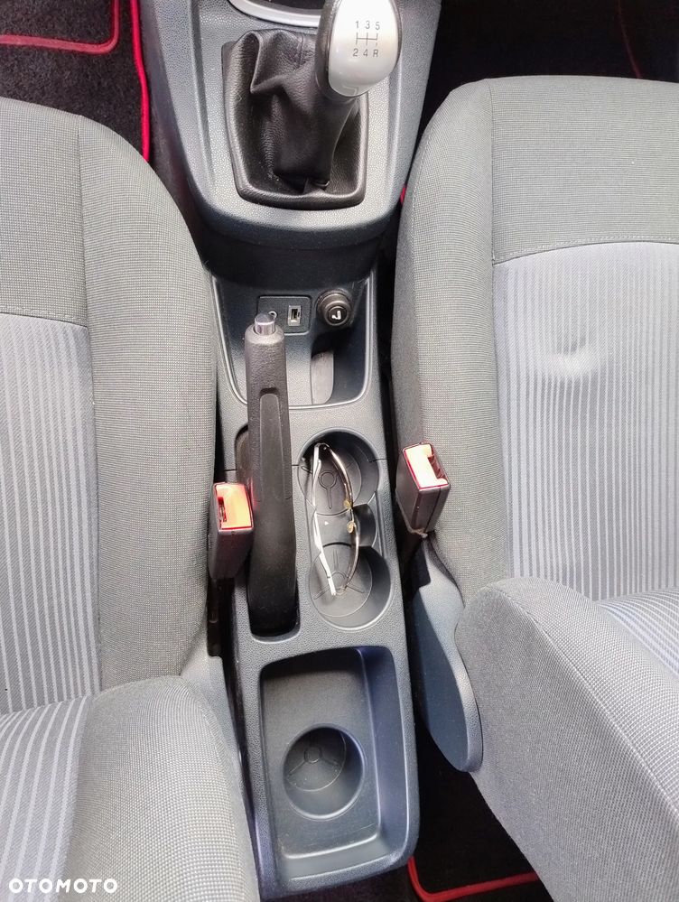 Ford Fiesta - 12
