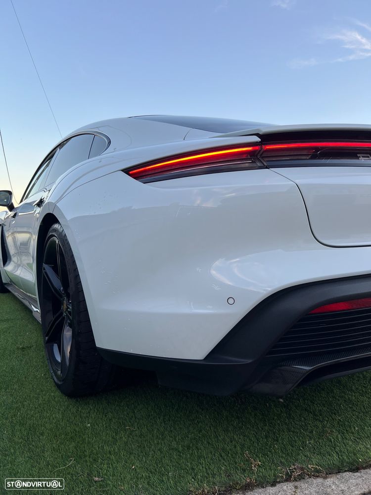 Porsche Taycan Turbo S - 4