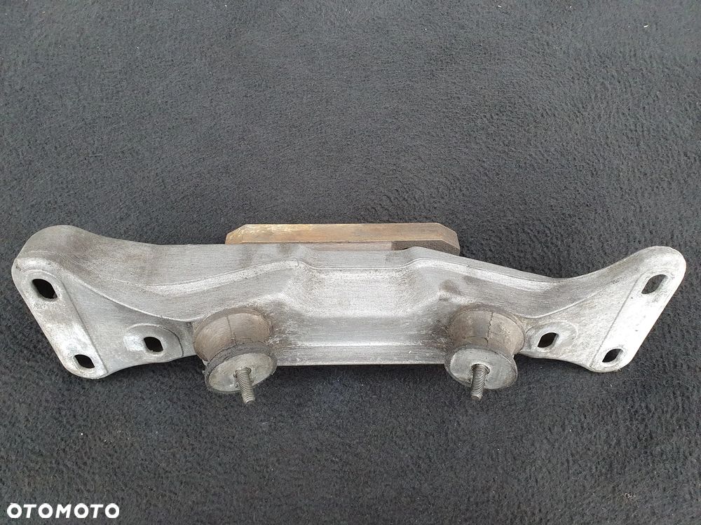 Łapa wspornik skrzyni BMW E39 2,5 TDS - 1