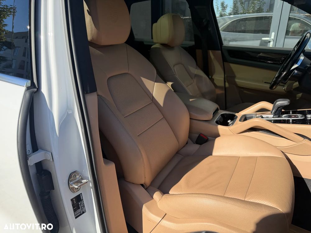 Porsche Cayenne Standard - 22