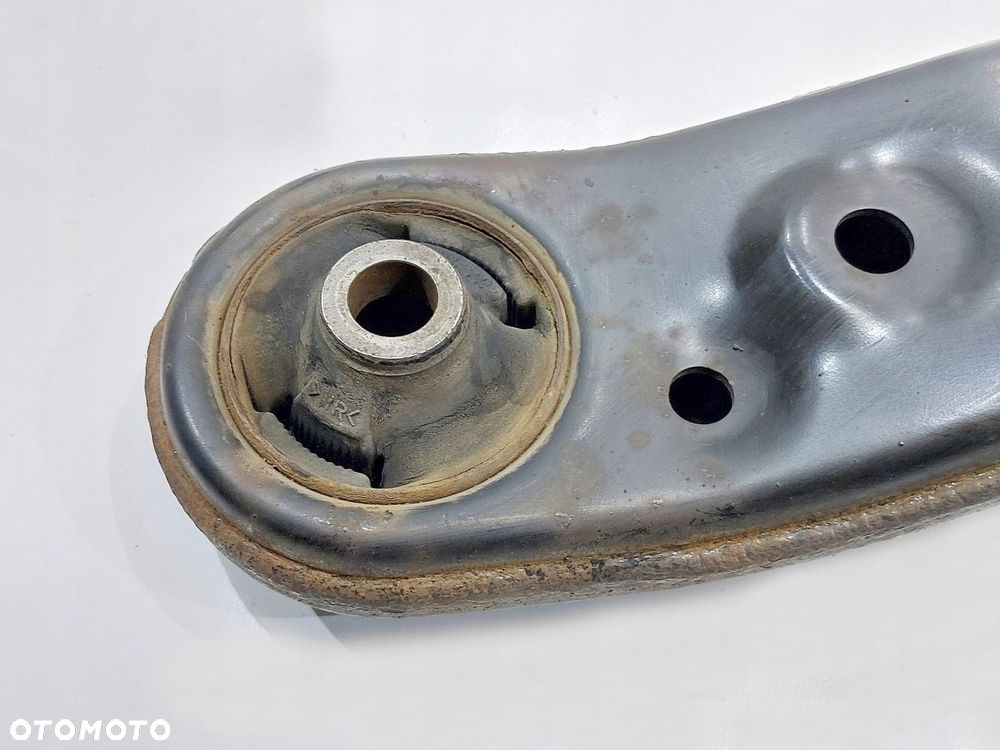 WAHACZ PRZÓD PRAWY TOYOTA VERSO 1.6 D 09-18r D4D - 4