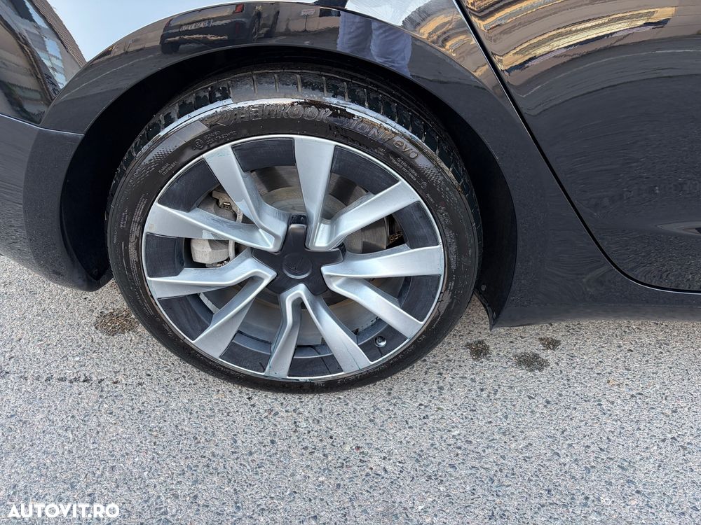 Tesla Model 3 - 12
