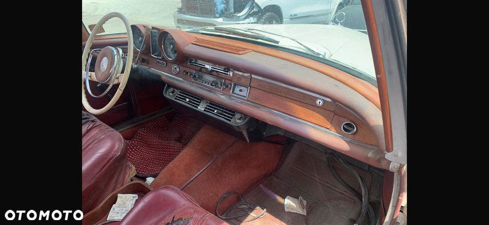 Mercedes-Benz W111 - 10