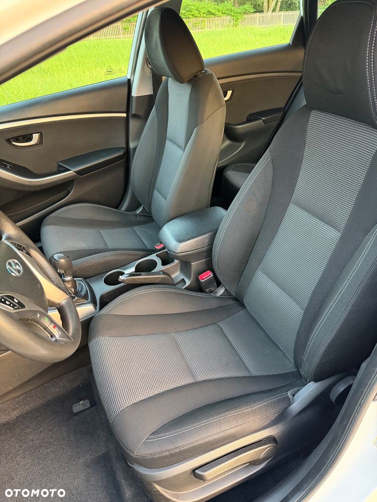 Hyundai i30 1.6 D GO - 14