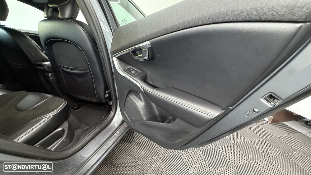 Volvo V40 2.0 D2 R-Design Momentum Geartronic - 20